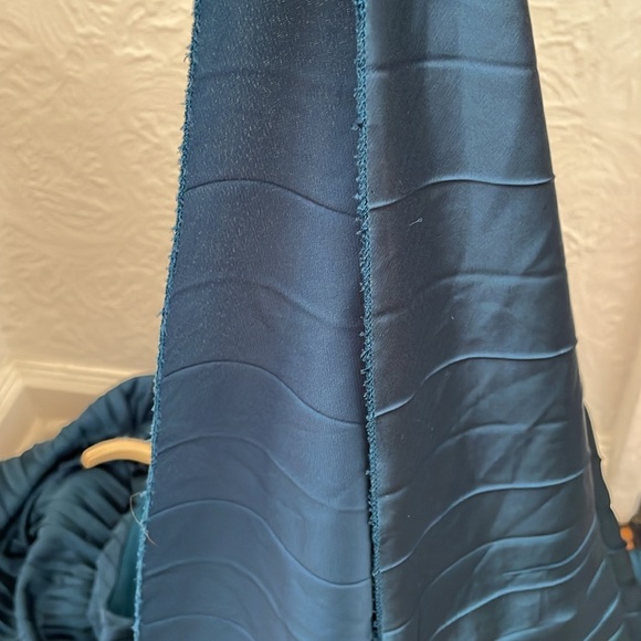 IEENA FOR MACDUGGAL Women's Pleated Gown Size 6 in Navy Blue - Picture 8 of 10